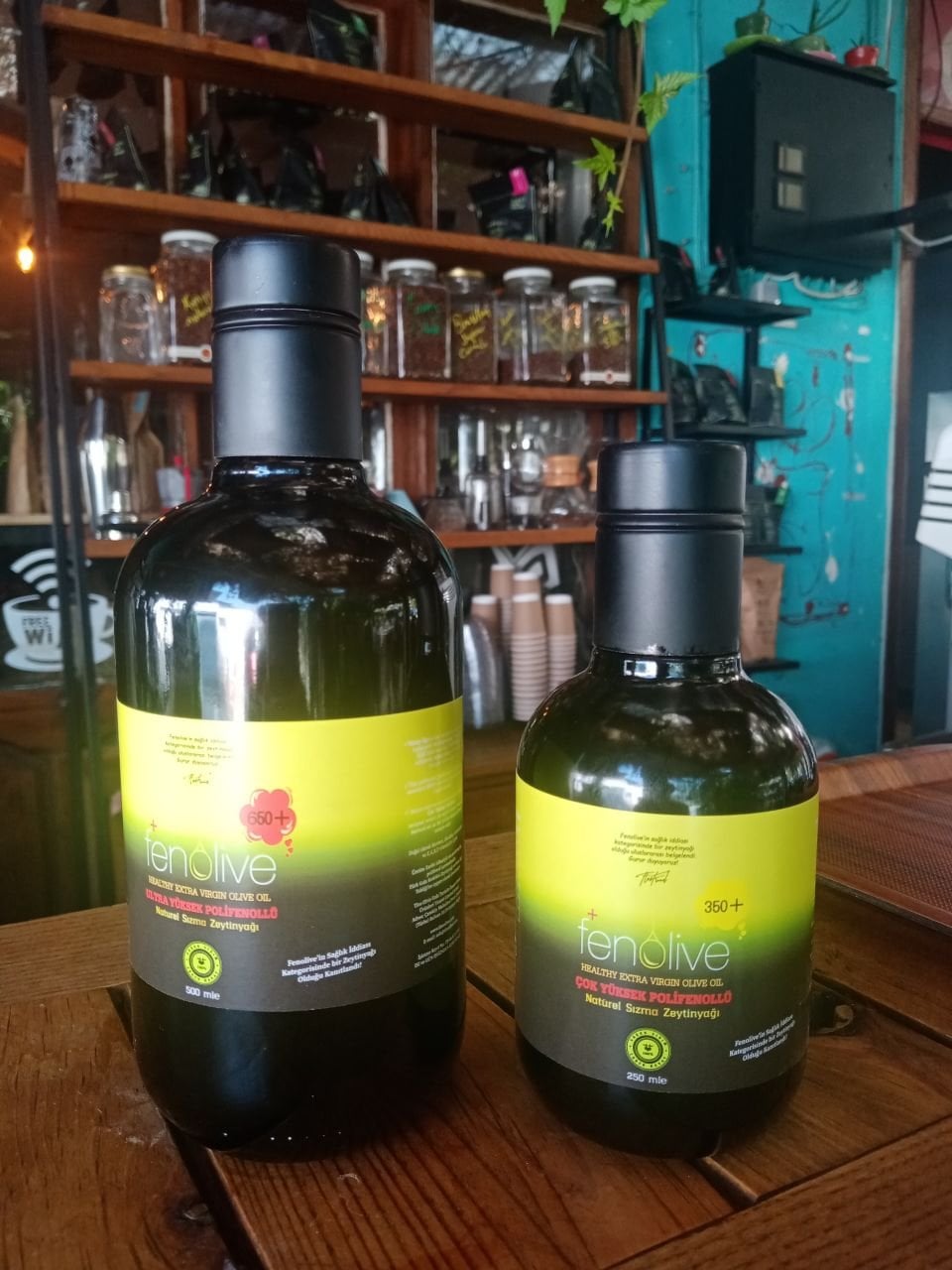 DOP kapak, zeytinyağını hava temasından koruyan bilyeli akıtıcı kapak sistemidir. Yağhanemizdeki koruma felsefesinin tüketiciye uzantısı. İlk kullanımda yağ akmazsa ne yapmalı, Instagram videolu rehber.