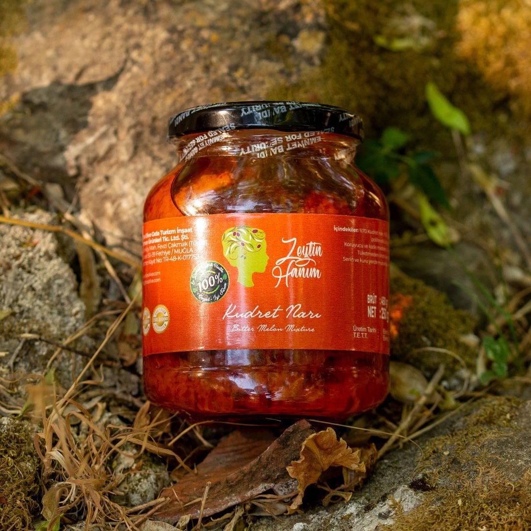 Kudret narı nedir, neye iyi gelir ve nasıl kullanılır? Zeytinyağlı, ballı ve propolisli kudret narı ürünleri hakkında bilgi edinin. Doğru kudret narı seçimi için dikkat edilmesi gerekenler bu yazıda.